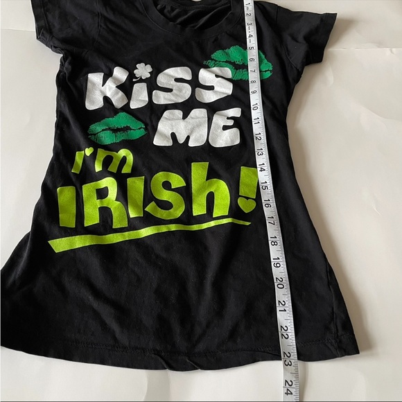 “Kiss Me I’m Irish” Cotton Short Sleeved Tee. Size 3/5 (Juniors) - Picture 4 of 7